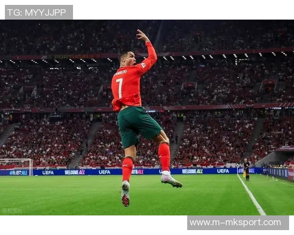 C罗获环球声望奖回应家人劝停称仍能为球队贡献为何不继续奋斗 C罗获环球声望奖回应家人劝停称仍能为球队贡献为何不继续奋斗