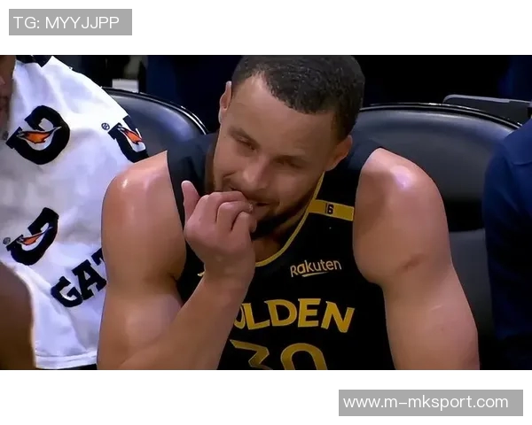 波杰与库里携手迎来第三年默契加深与巴特勒的配合日益成熟 波杰与库里携手迎来第三年默契加深与巴特勒的配合日益成熟