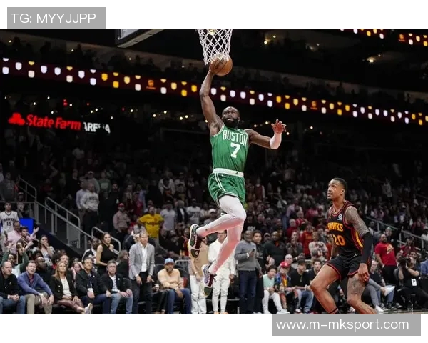 杰伦布朗:全力以赴展现自我同时激励身边队友共同进步 杰伦布朗:全力以赴展现自我同时激励身边队友共同进步