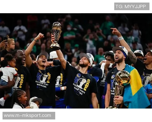 波杰谈与库里搭档的思考过程强硬防守下的默契配合之道 波杰谈与库里搭档的思考过程强硬防守下的默契配合之道