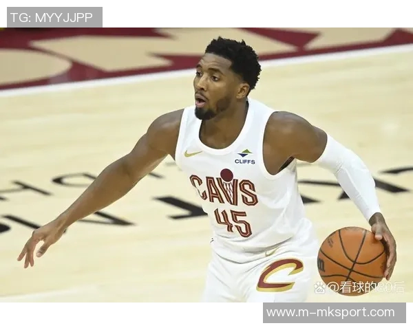 米切尔半场表现亮眼5中3贡献7分1板2助2断展现实力