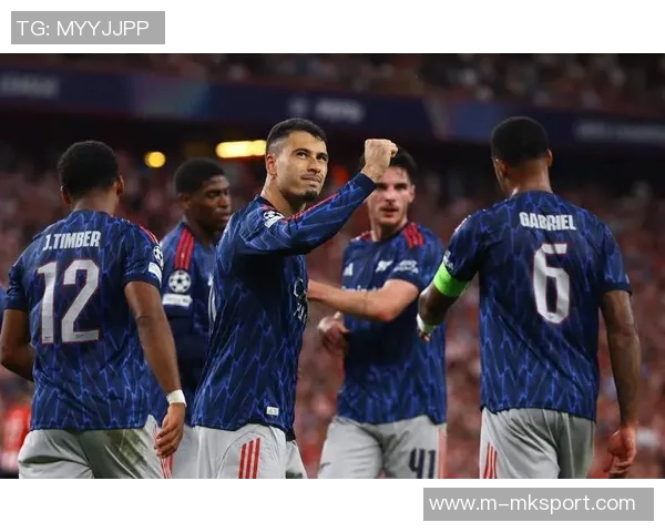 第65分钟萨卡被替换下场马丁内利替补登场展现新活力 第65分钟萨卡被替换下场马丁内利替补登场展现新活力