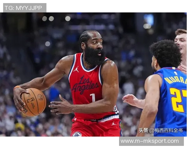 哈登半场表现低迷仅得1分却送出10次助攻展现团队精神 哈登半场表现低迷仅得1分却送出10次助攻展现团队精神