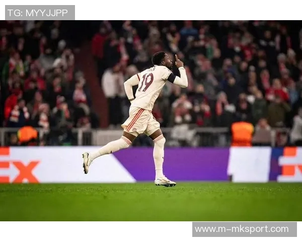 莱奥替补表现失常两度错失良机遭球迷怒斥 莱奥替补表现失常两度错失良机遭球迷怒斥