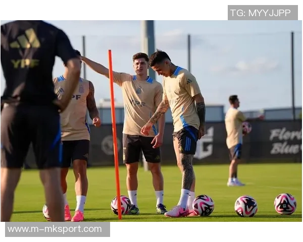 阿根廷队在迈阿密国际基地举行首场训练备战新赛季