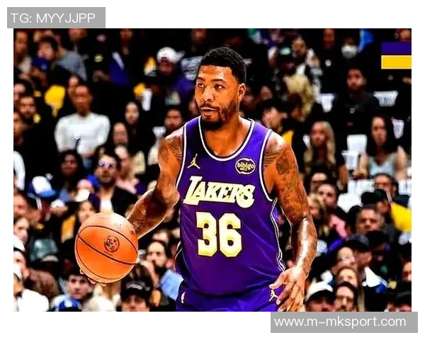 雷迪克称斯玛特为防守核心指挥能力与詹姆斯并驾齐驱 雷迪克称斯玛特为防守核心指挥能力与詹姆斯并驾齐驱