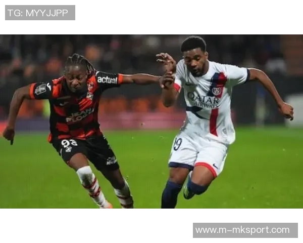 17岁塞内加尔中场达博试训曼联表现出色引发关注