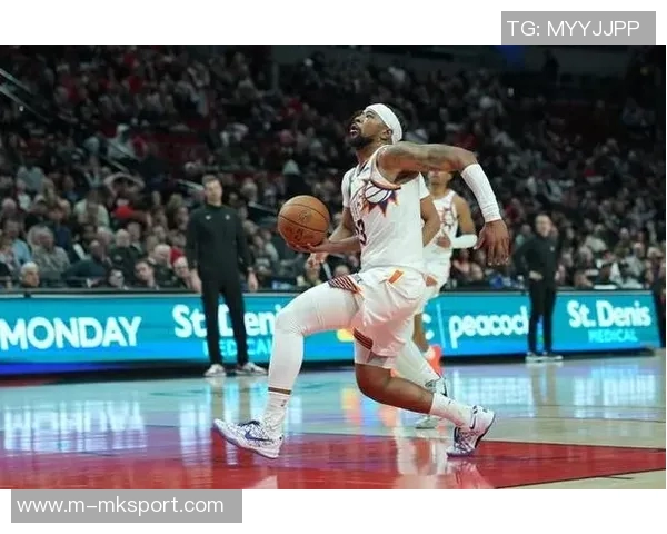 古德温称赞布克为天生竞争者强调其在球队中的领导力与严格要求