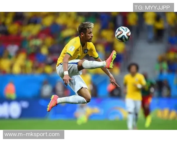 内马尔出席巴西扑克系列赛活动分享生活乐趣照片尽情享受人生